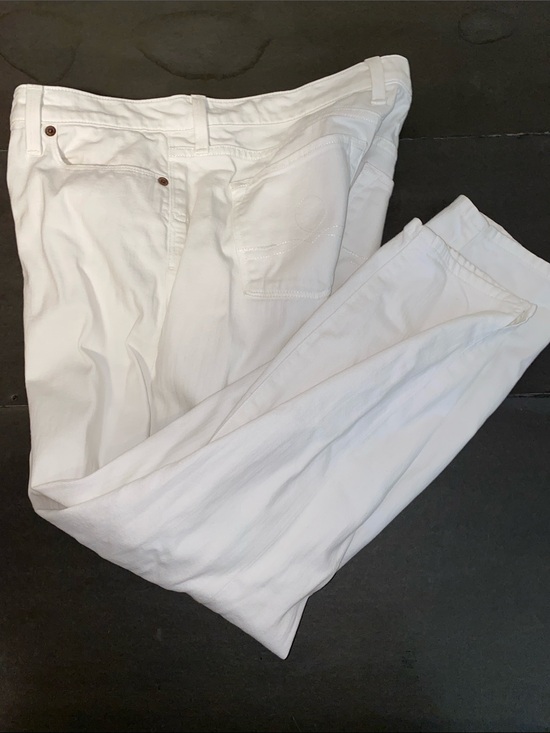 Lucky Brand Denim - Lucky Brand Size 6/28 "Sofia Skimmer" mid-rise curvy fit cropped jeans